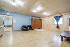 Goseong Jjun Camping Pension
