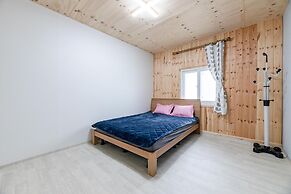 Goseong Jjun Camping Pension