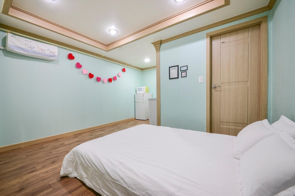 Sokcho Dderak Pension