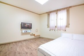 Sokcho Dderak Pension