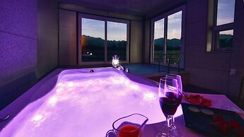 Sokcho Lasso Pool Villa Pension