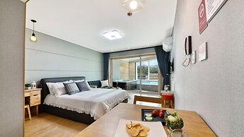 Sokcho Lasso Pool Villa Pension