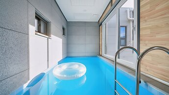 Sokcho Lasso Pool Villa Pension