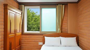 Yeosu Hwangto Pension