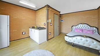 Yeosu Hwangto Pension