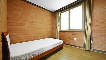 Yeosu Hwangto Pension