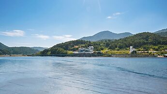 Yeosu Hwangto Pension