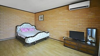 Yeosu Hwangto Pension