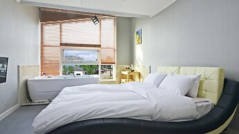 Janghohang J Story Spa Pension