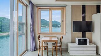 Yeosu Janggun Island Pension