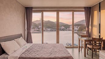 Yeosu Janggun Island Pension