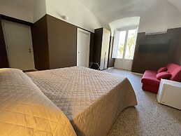 Central Rooms