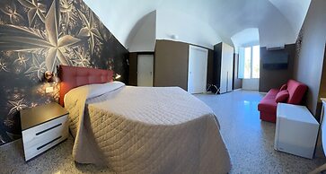 Central Rooms