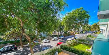 1 Bed Apartment Sleeps 4 With Pool