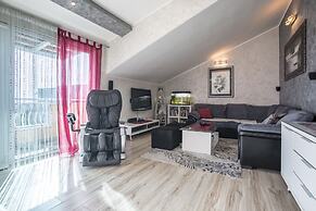 Luxury Spacious apt Near Znjan Beach w sea View