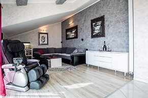 Luxury Spacious apt Near Znjan Beach w sea View