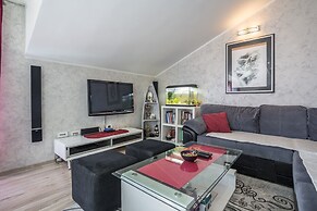 Luxury Spacious apt Near Znjan Beach w sea View