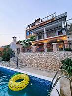 Luxe House