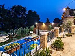 Luxe House