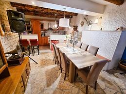 Luxe House