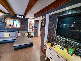 Luxe House