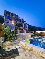 Luxe House