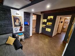 Luxe House