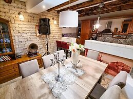 Luxe House