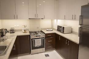 Elegant Apt With Balcony Minutes from Burj Khalifa