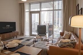 Elegant Apt With Balcony Minutes from Burj Khalifa