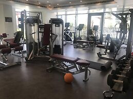 Elegant Apt With Balcony Minutes from Burj Khalifa