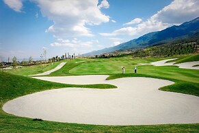 Dali Art Golf Hotel