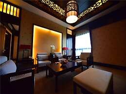 Dali Art Golf Hotel