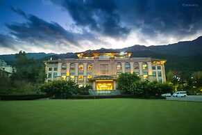 Dali Art Golf Hotel