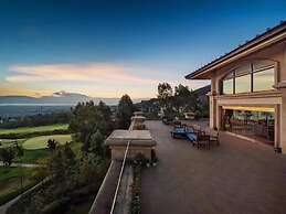 Dali Art Golf Hotel