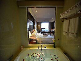 Dali Art Golf Hotel