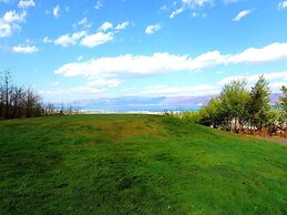 Dali Art Golf Hotel