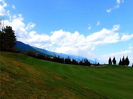 Dali Art Golf Hotel