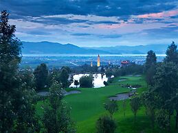 Dali Art Golf Hotel
