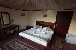 Yasmina Luxury Camp