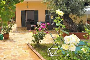 Holiday House Angelos on Agios Gordios Beach