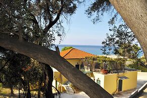 Holiday House Angelos on Agios Gordios Beach