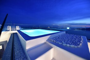 2 Bed Villa - Sleeps 4 - Pool - Private Chef