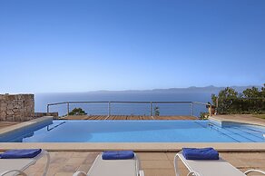 Luxury Villa Luna Suites frente al mar