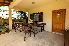 Sunflower House With a Pool and Large Garden