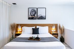 MELO Athens