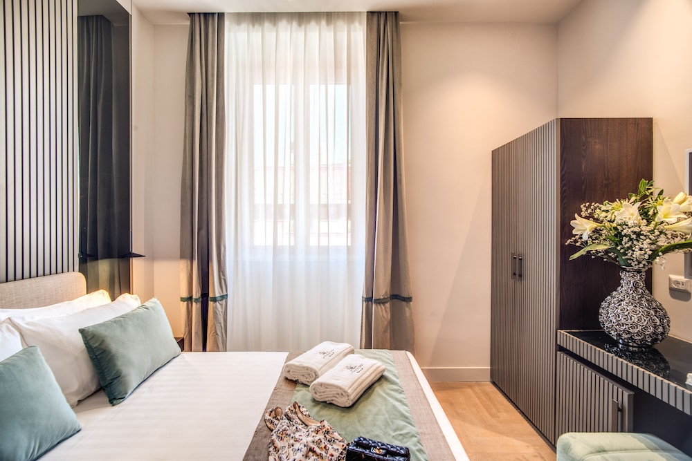 Hotel 77 Seventy-Seven