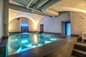 Hotel 77 Seventy-Seven