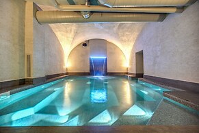 Hotel 77 Seventy-Seven