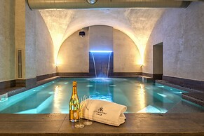 Hotel 77 Seventy-Seven